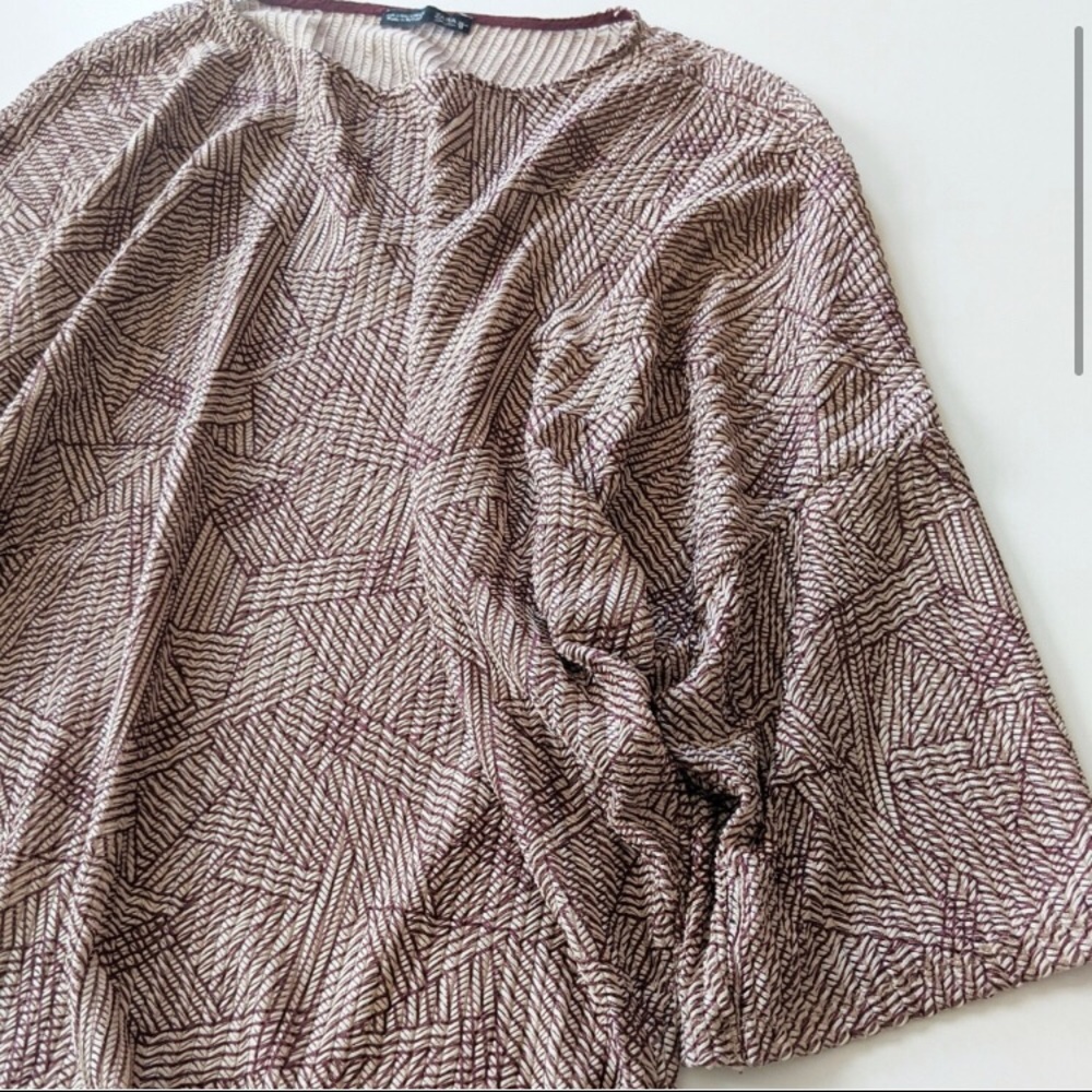ZARA Lightweight Geometric Short Sleeve Top